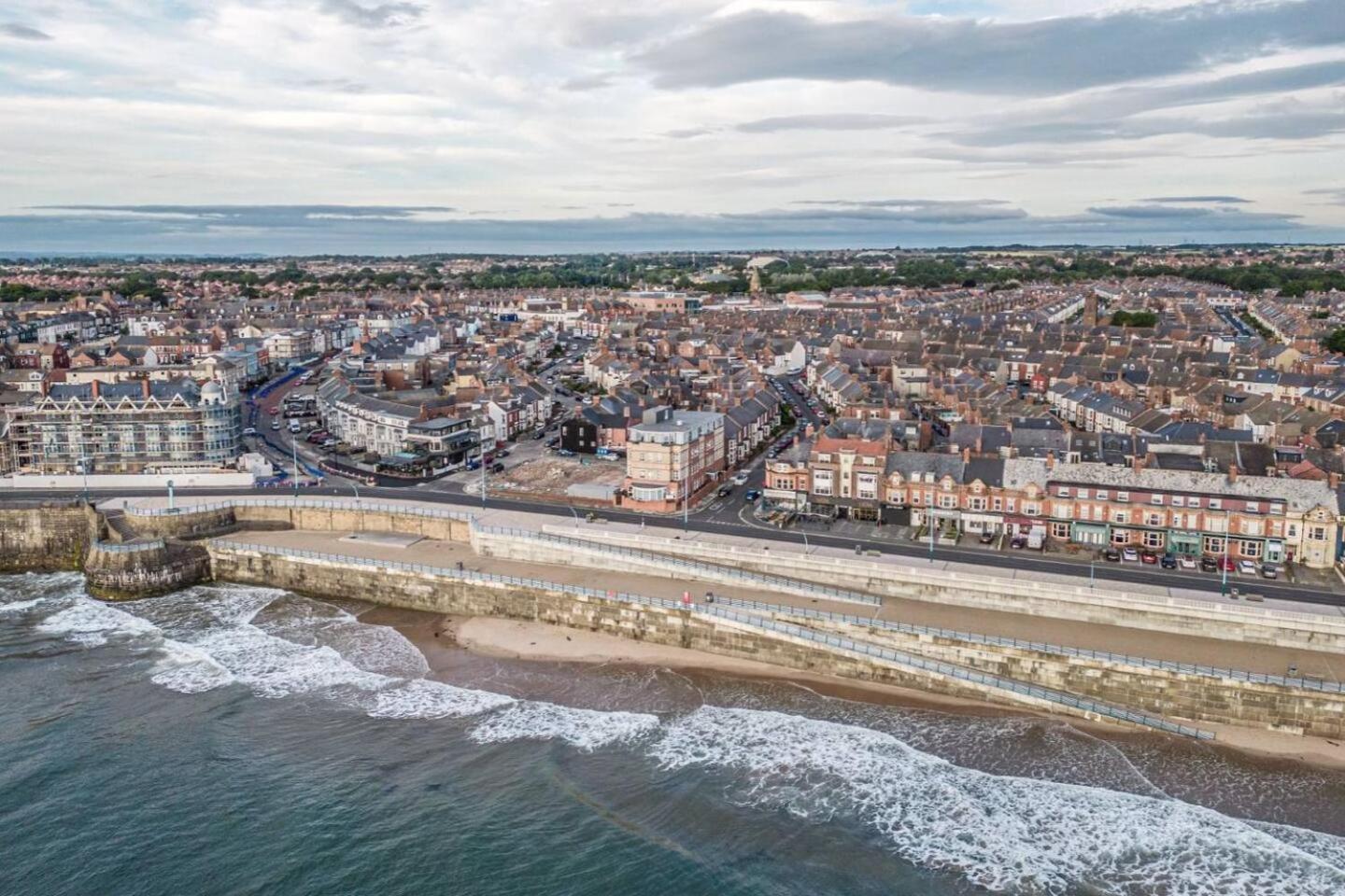 Modern Luxury 2-Bedroom Oasis In Heart Of Whitley Whitley Bay Exterior photo